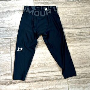 Under armour youth small capri length heat gear compression pants